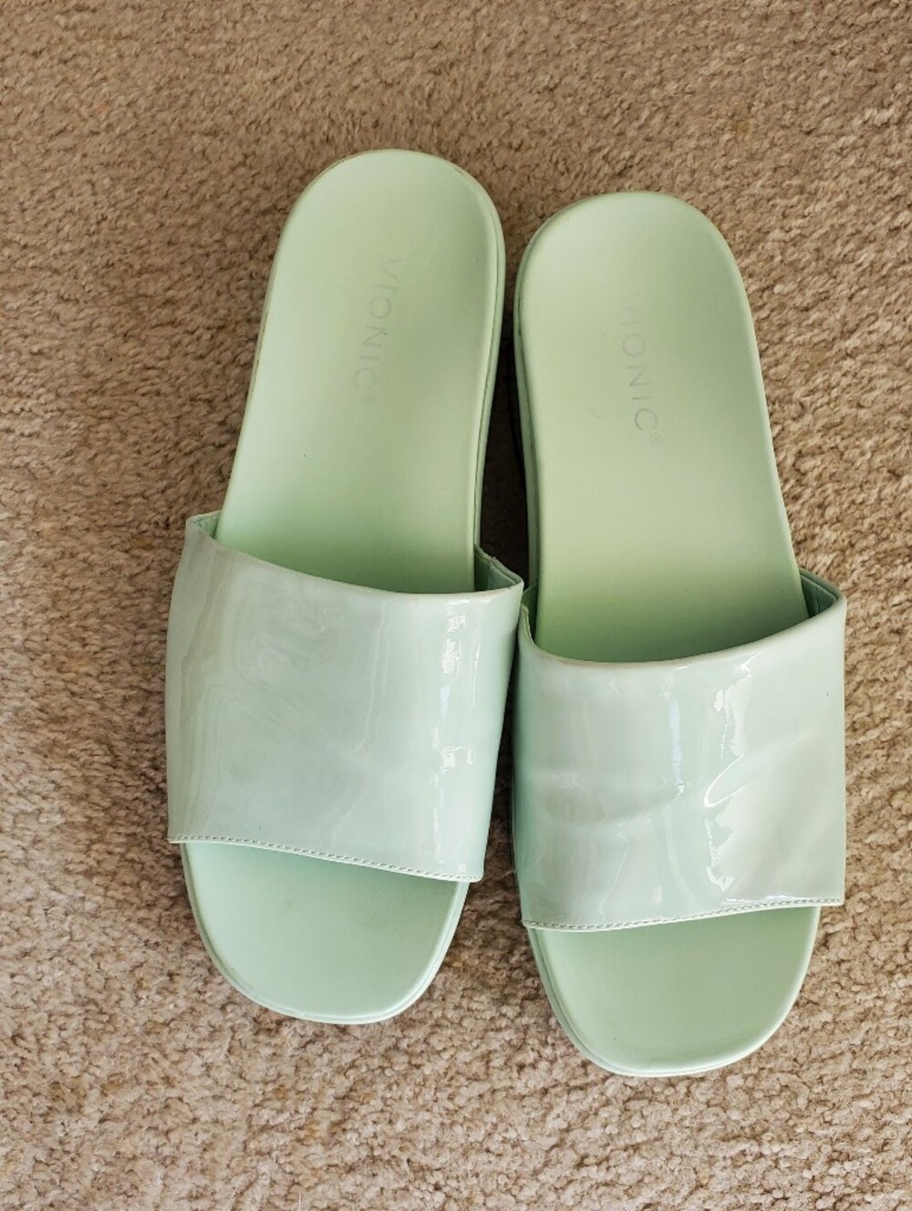 Vionic Glossy Mint Green Slide Sandals. Size 9.5